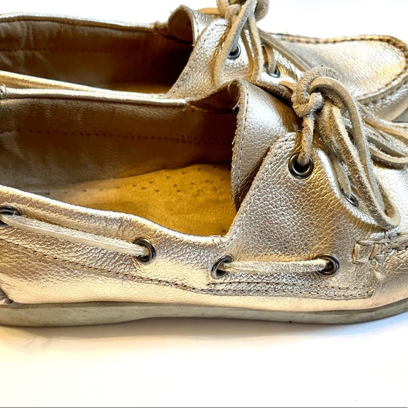 White Mountain gold deck shoes, size 9w - Picture 2 of 5